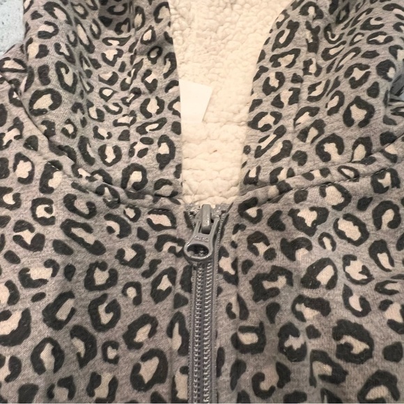Old Navy Grey Gray Black and White Leopard Print Hoodie Sweater with soft plush - Picture 3 of 8